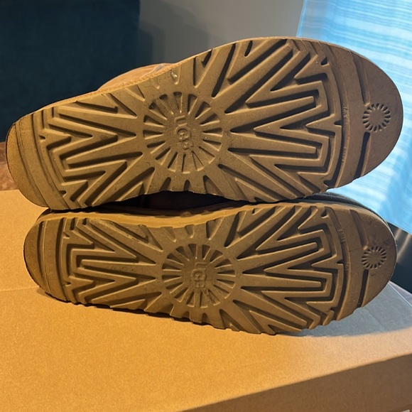 Ugh Classic Short II in Chestnut - Picture 8 of 9